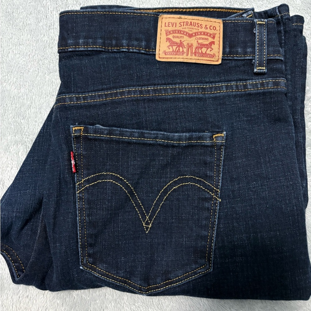 Levi classic bootcut ladies jeans. Size 14.
